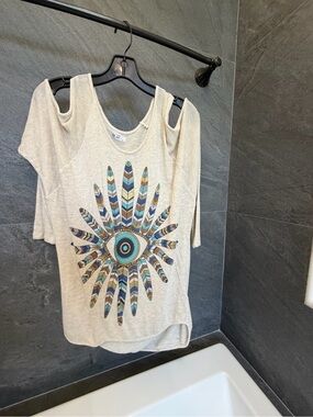 Lauren Moshi Beige Cold-Shoulder Tee with Multicolor Eye Graphic